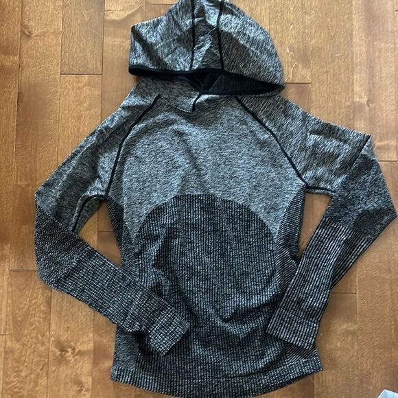 Fabletics Avaline Seamless Long Sleeve Hoodie - Picture 3 of 5